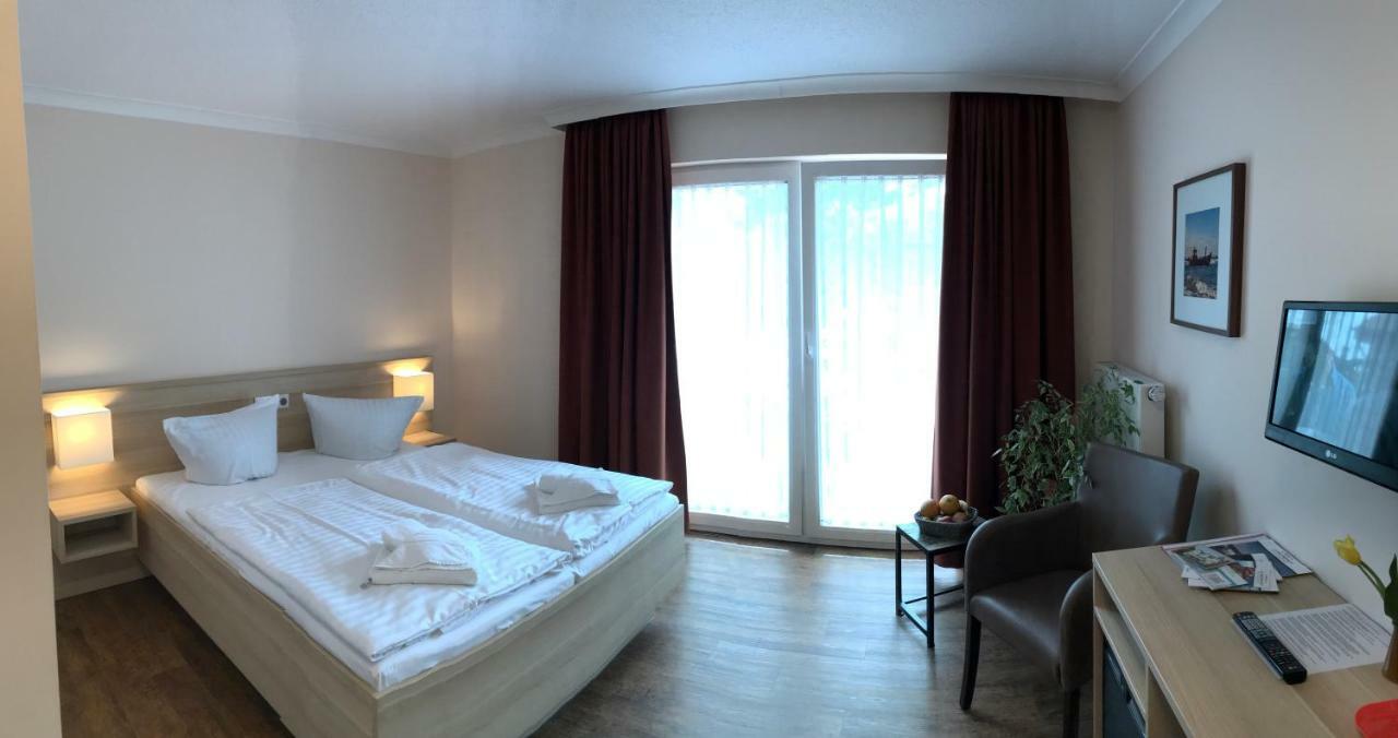Hotel Karl'S Burg Kolpinsee Exterior photo